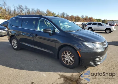 2020 Chrysler Voyager Lxi из США, поврежденный, VIN 2C4RC1DG9LR265974
